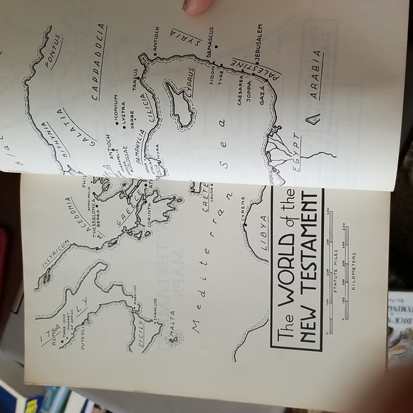 Giant Print Good News New Testaments - Picture 8 of 9